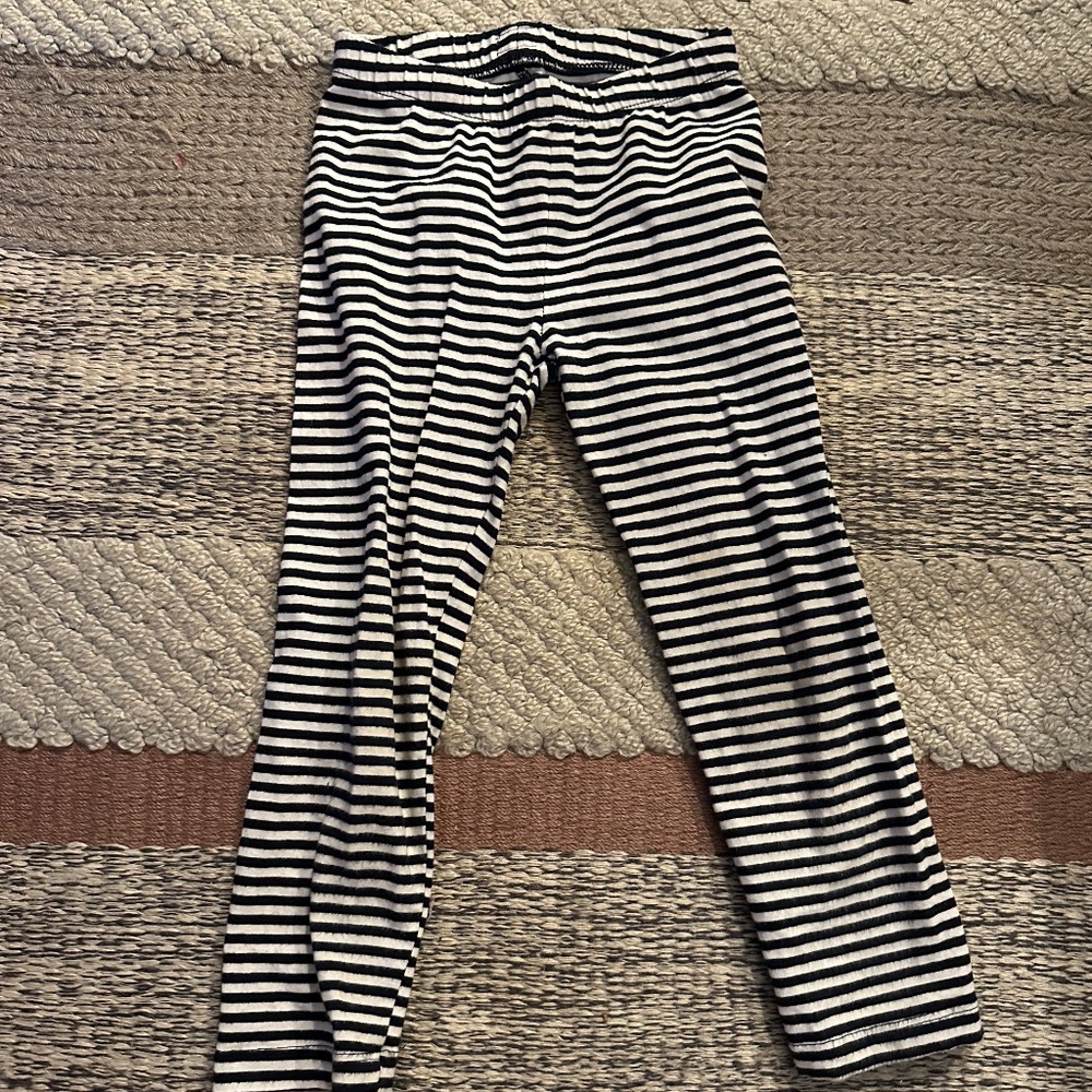 Girls Black and White Stripped Leggings